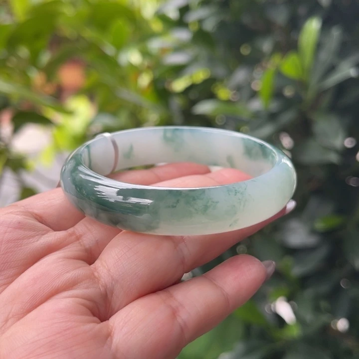 【闪购商品】翡翠手镯未镶嵌57.5贵妃