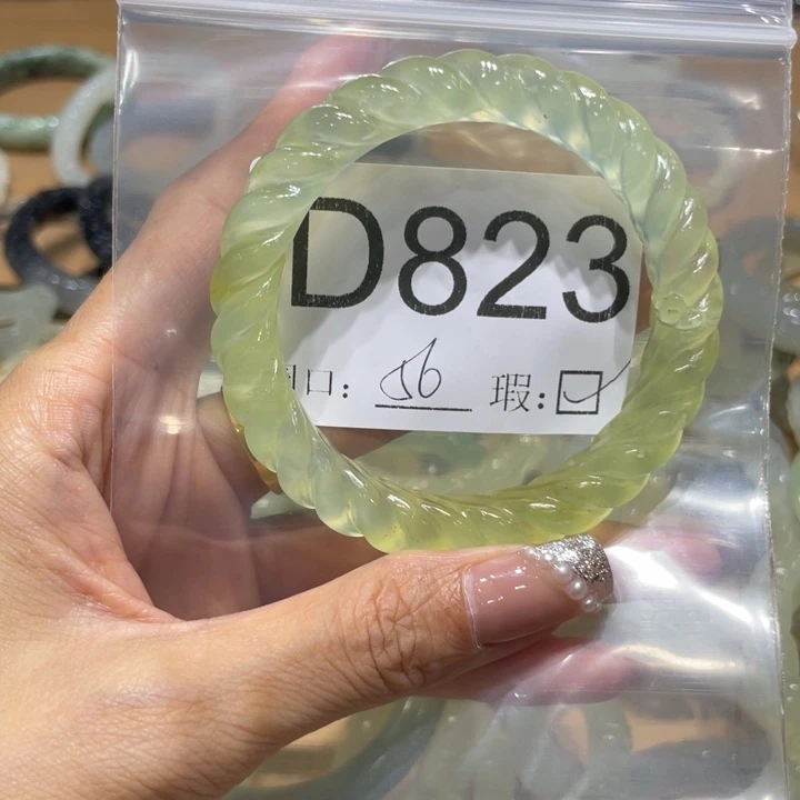 未镶嵌蛇纹石玉手镯烙***ò