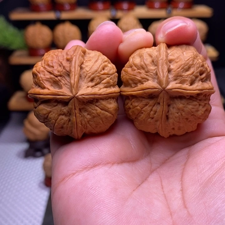 核桃云铁玉玺四棱26号