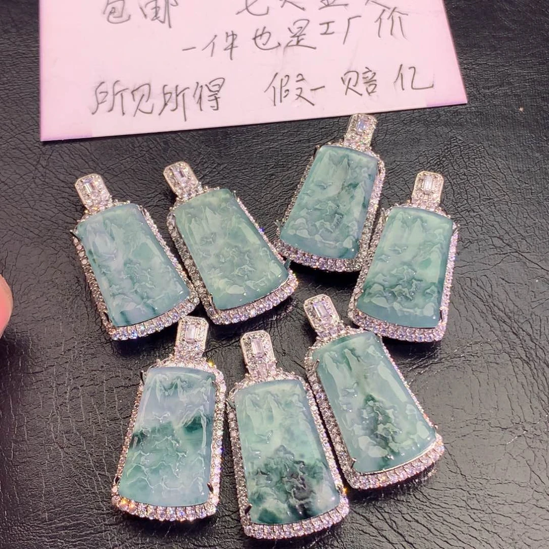 翡翠颈饰未镶嵌山水