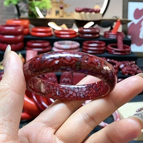 天然辰砂晶体半透手镯