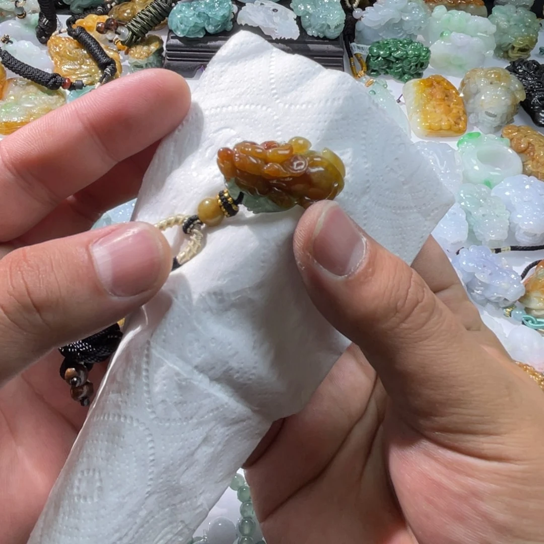 翡翠颈饰未镶嵌天然