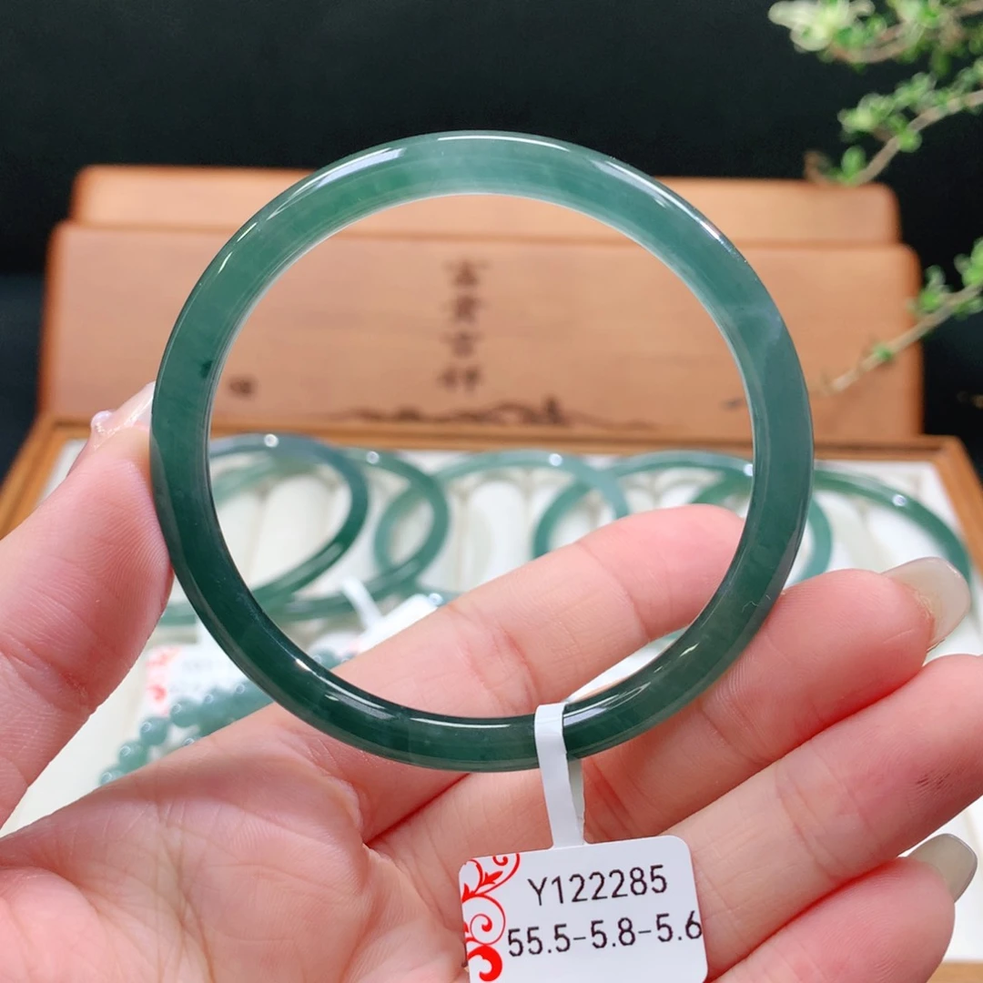 翡翠手镯未镶嵌天然