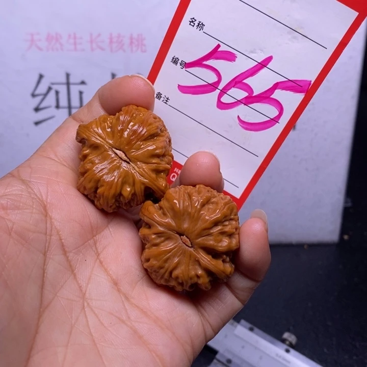 文玩核桃把件565，34白狮子色差