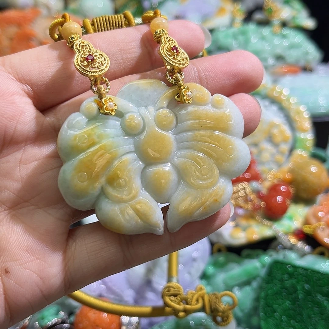 翡翠未镶嵌颈饰待编织