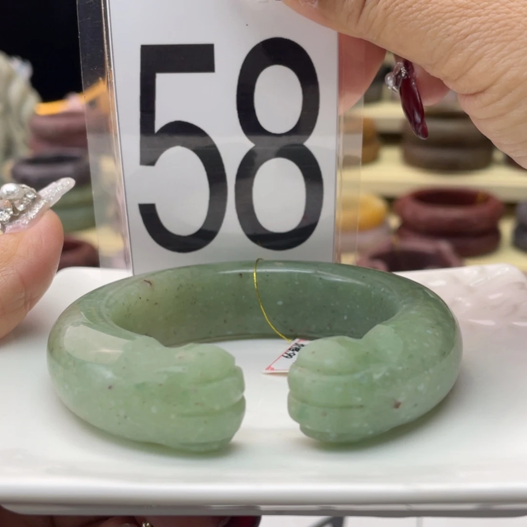 【闪购商品】石英质玉手镯未镶嵌