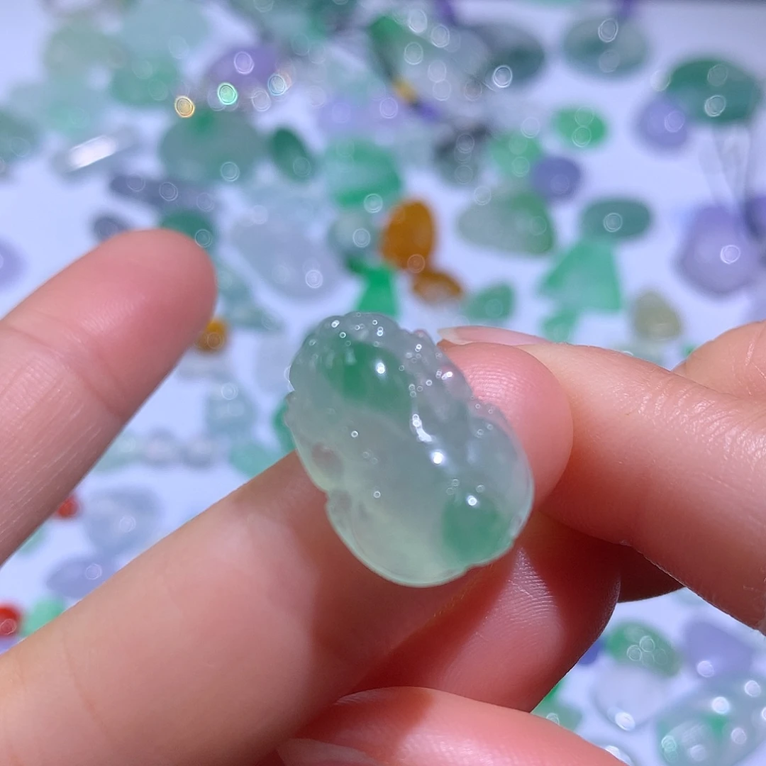 翡翠颈饰未镶嵌皮休
