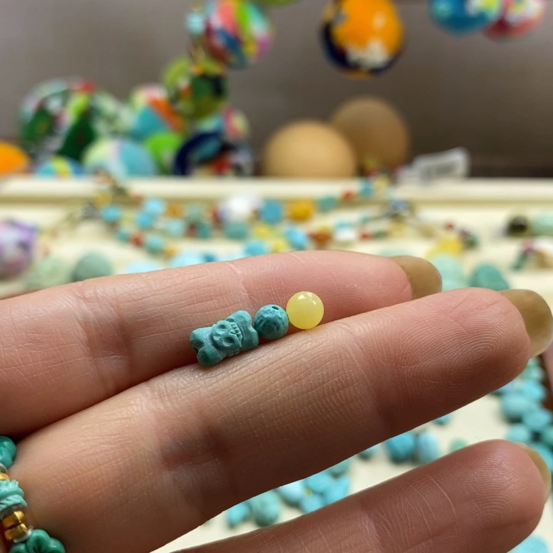 麦***下裸石琥珀未镶嵌蜜蜡圆珠