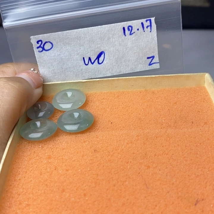 佛***边定制翡翠未镶嵌不退