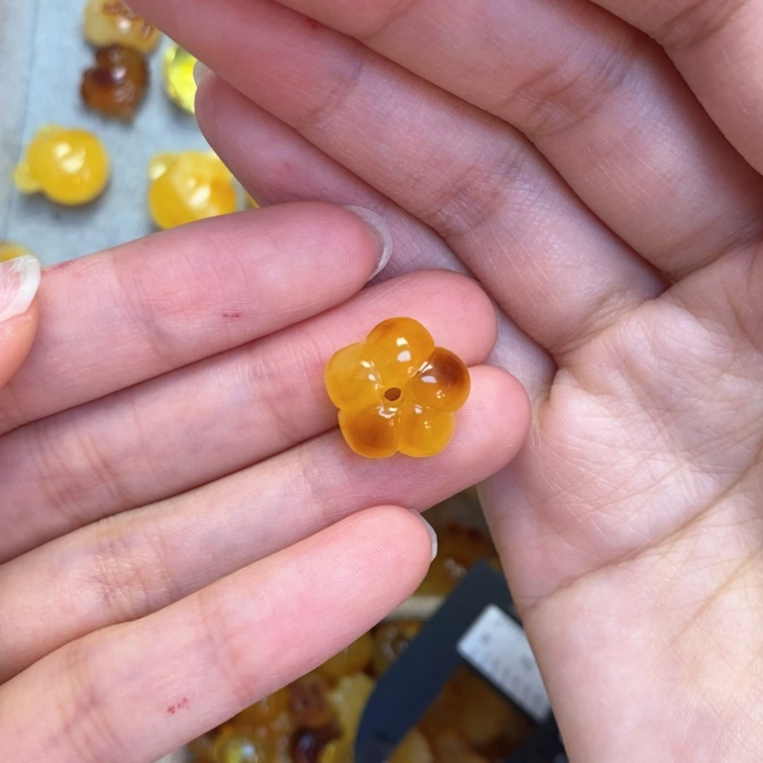 蜜蜡颈饰未镶嵌花花