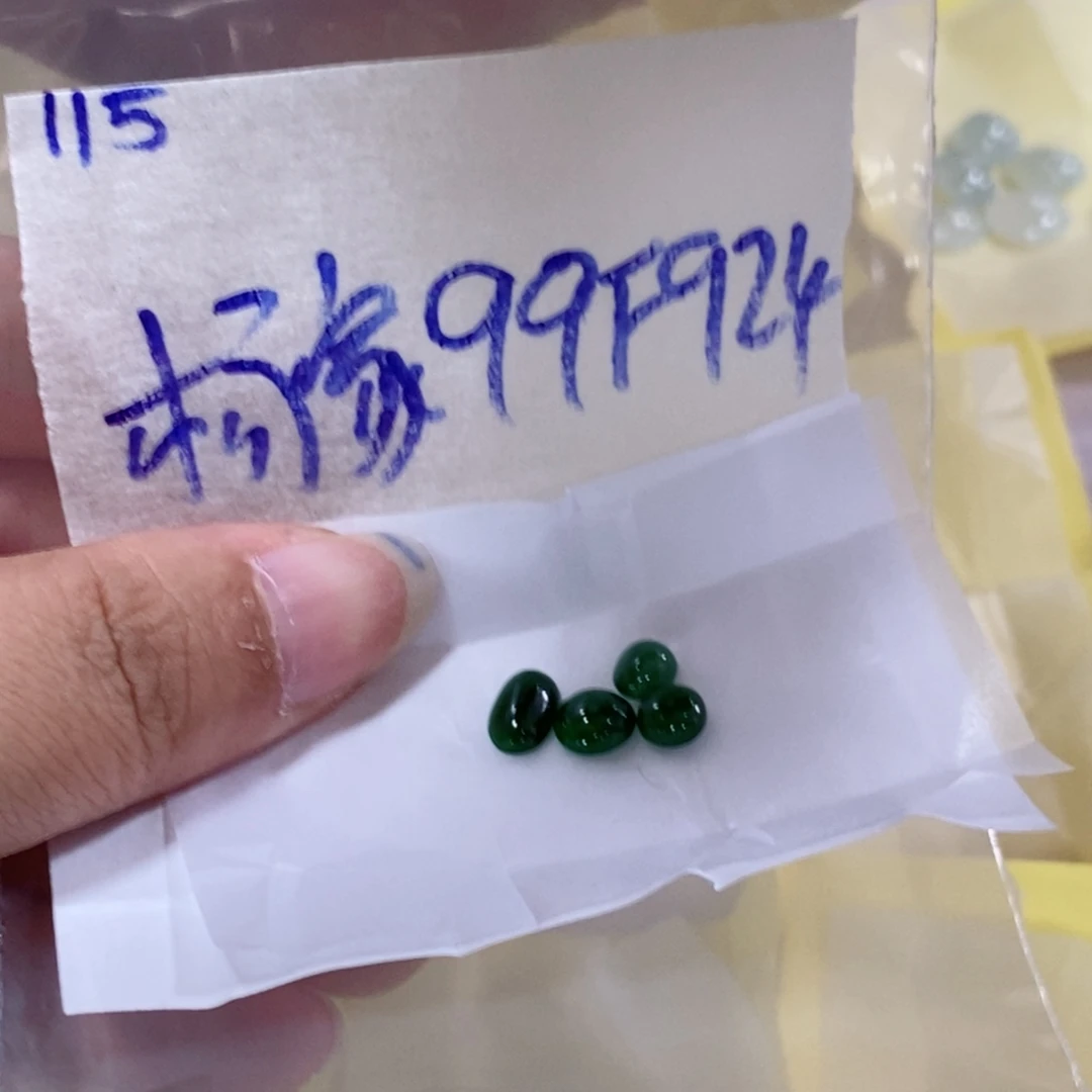 杨***姐未镶嵌定制翡翠我