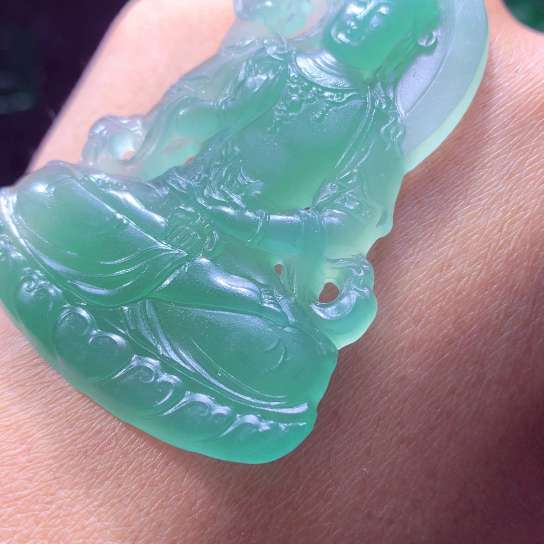 熊****定制翡翠未镶嵌天然翡翠A货毛货挂件