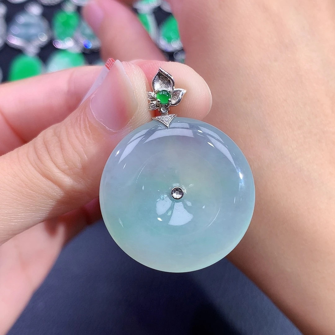 颈饰18K金镶嵌翡翠