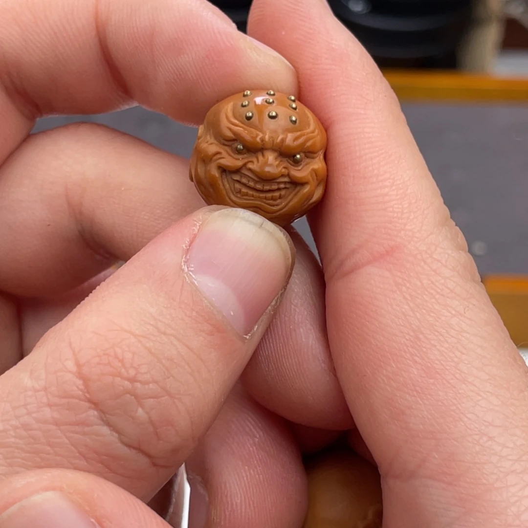 文玩核桃吊坠a**.猴头核桃雕