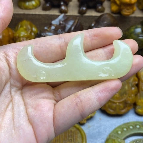 未镶嵌蛇纹石玉颈饰12