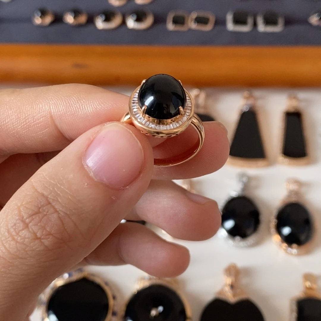 18K金镶嵌戒指翡翠