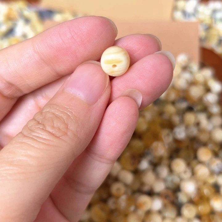 蜜蜡未镶嵌裸石8.9mm一个