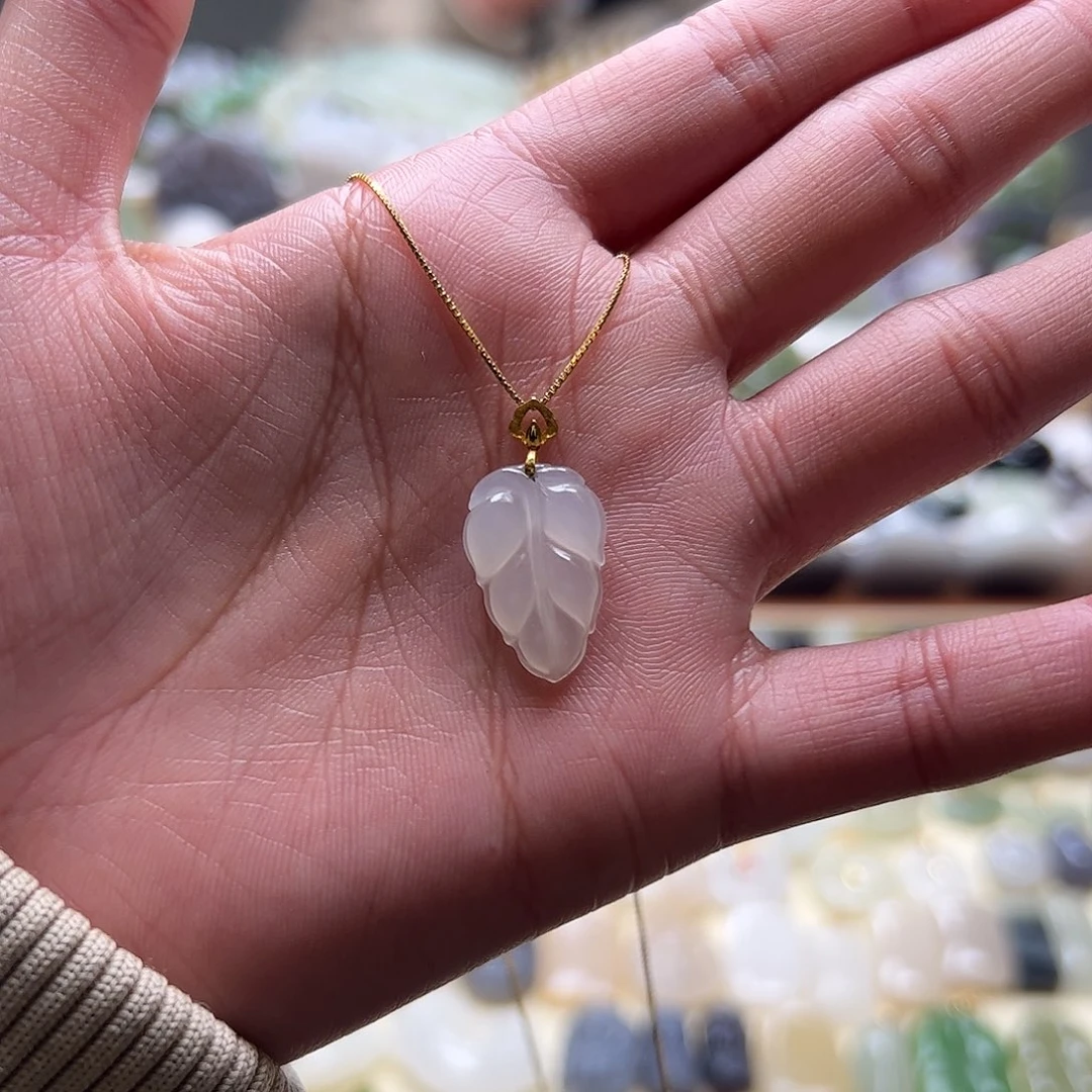 和田玉吊坠(赠链)18K金镶嵌