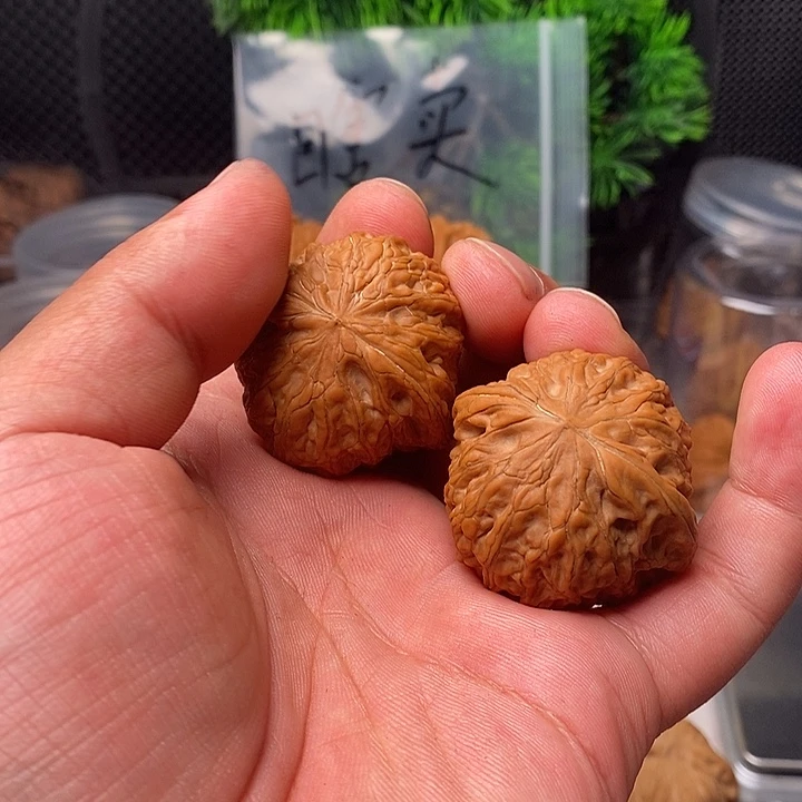 掐***腿文玩核桃吊坠铁锤