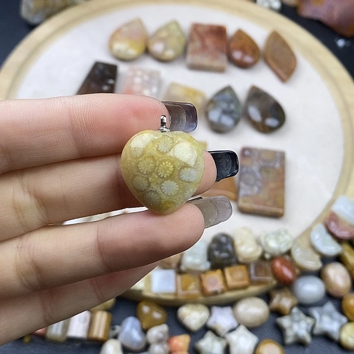 硅化玉未镶嵌颈饰35