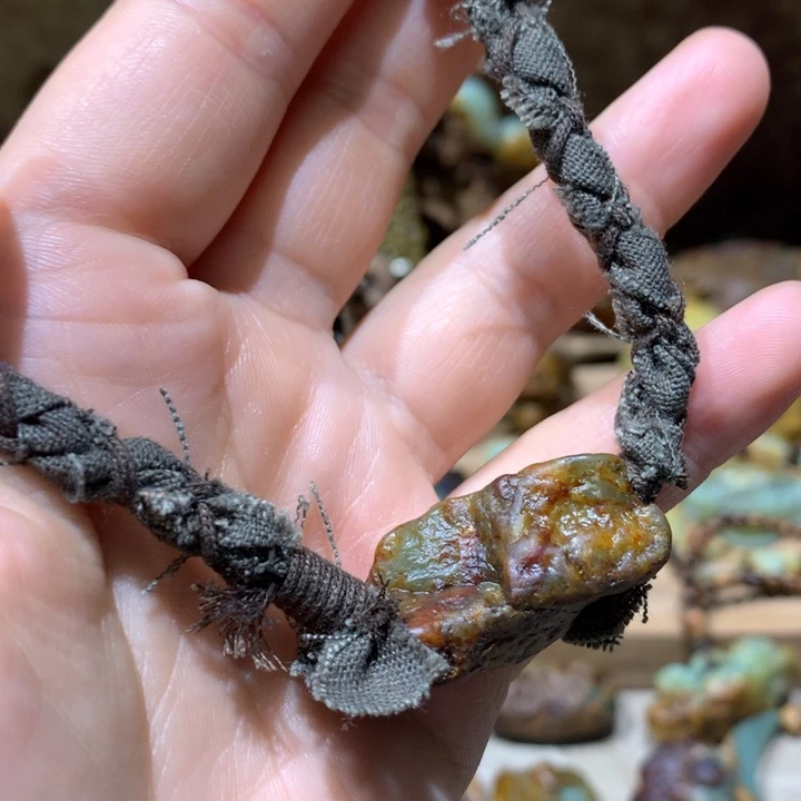 未镶嵌岫岩河磨玉（透闪石质玉）把件