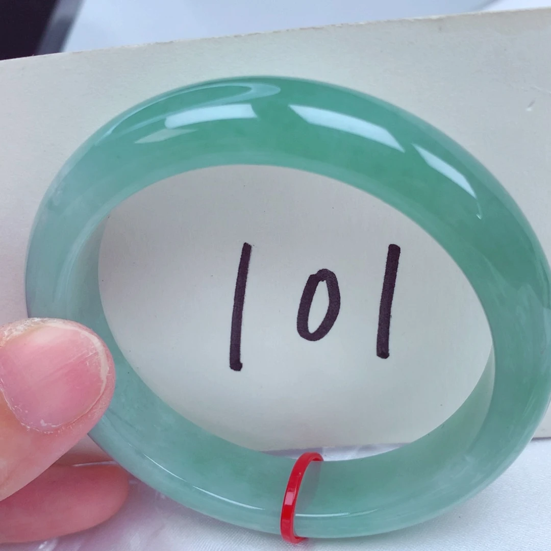 翡翠手镯未镶嵌翡翠