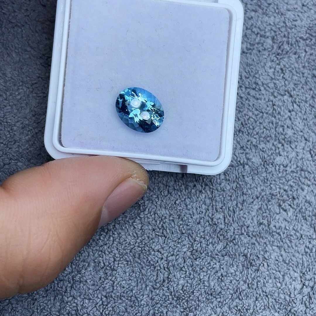 海蓝宝石裸石2.74Ct吉尔德