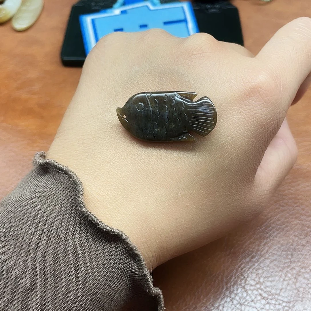 和田玉未镶嵌车挂
