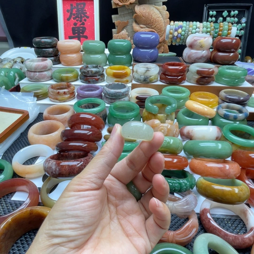 石英岩玉未镶嵌手镯