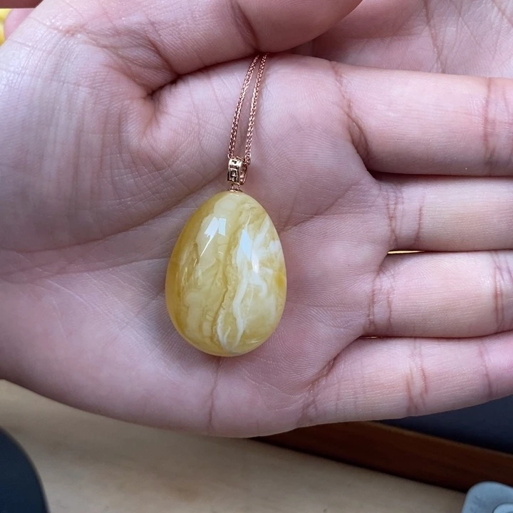 琥珀裸石18K金镶嵌水滴