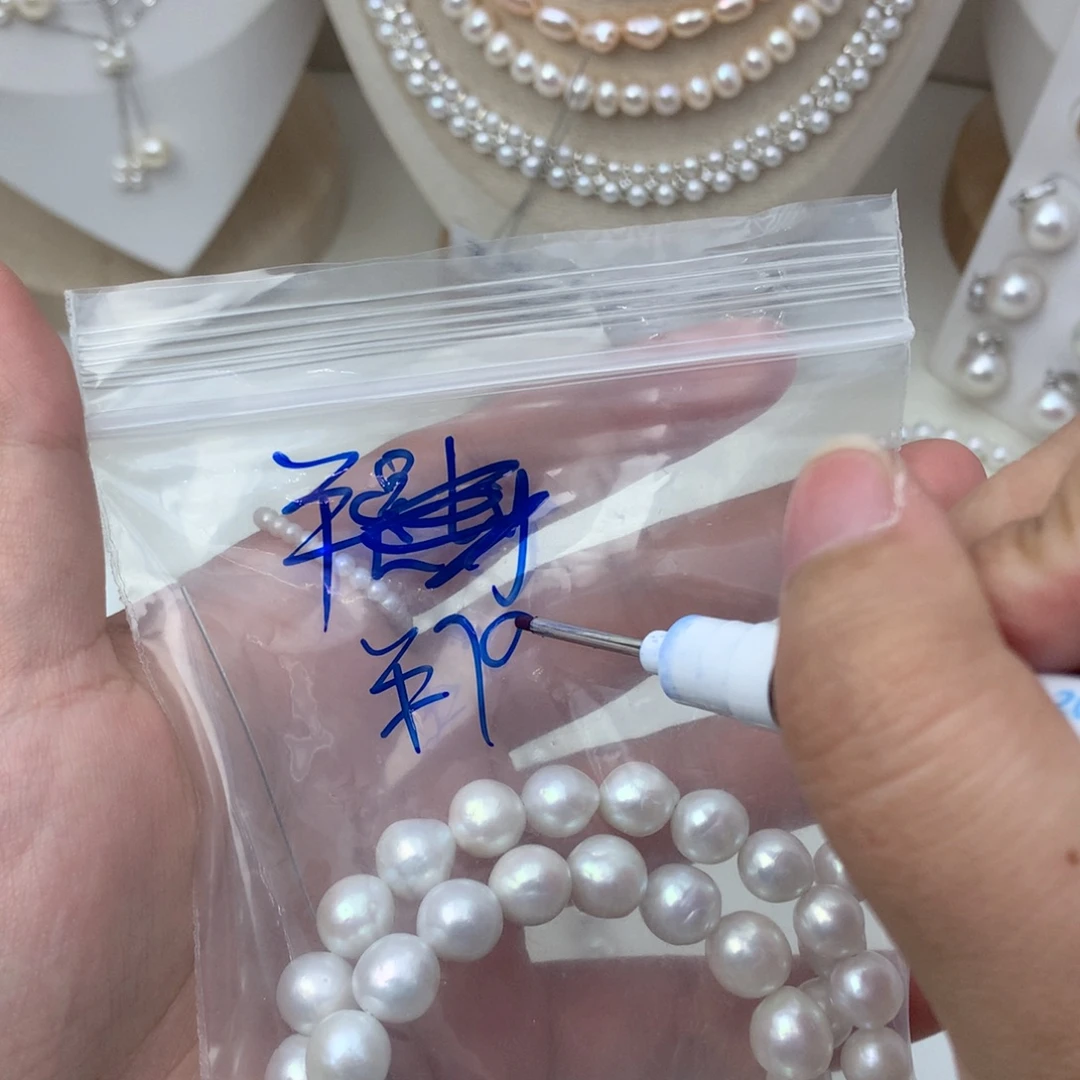 是***吖合金淡水珍珠颈饰