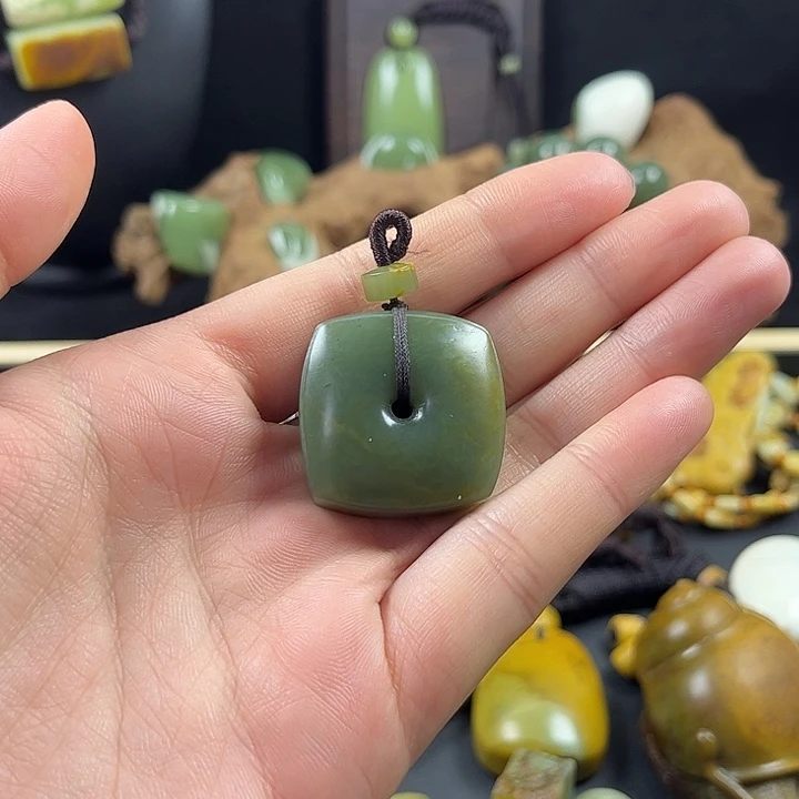 岫岩河磨玉（透闪石质玉）未镶嵌颈饰