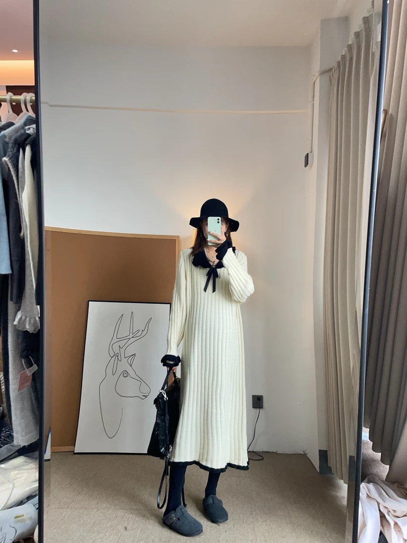 秋冬新款孕妇装连衣裙孕期小香风减龄针织毛衣裙宽松中长款裙子潮