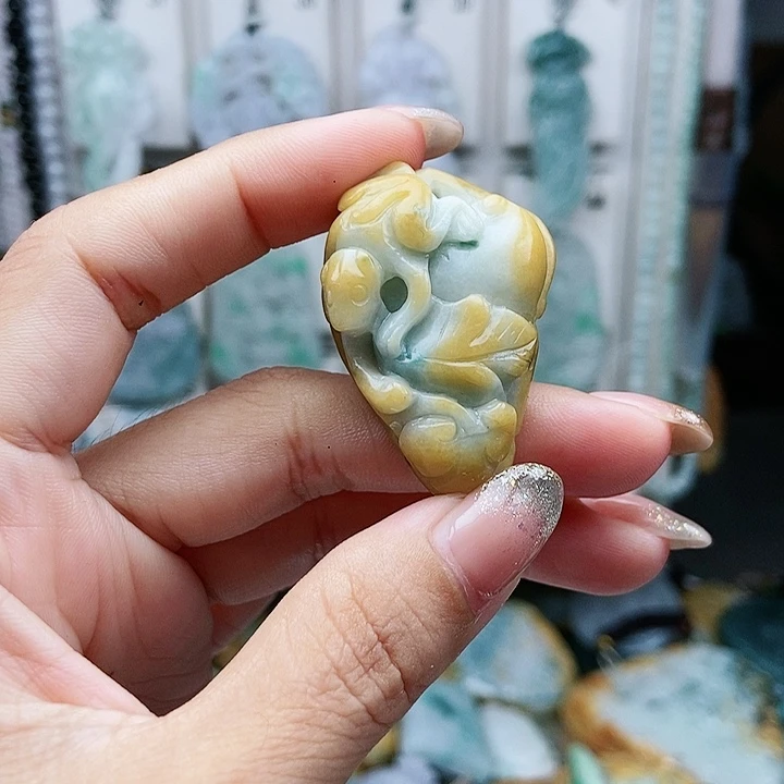 翡翠未镶嵌颈饰翡翠