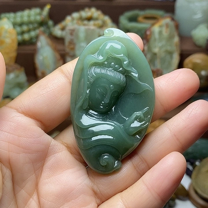 王***龙颈饰未镶嵌岫岩老玉（透闪石质玉）