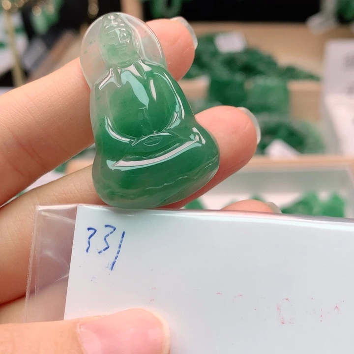 石英质玉颈饰未镶嵌娜*子