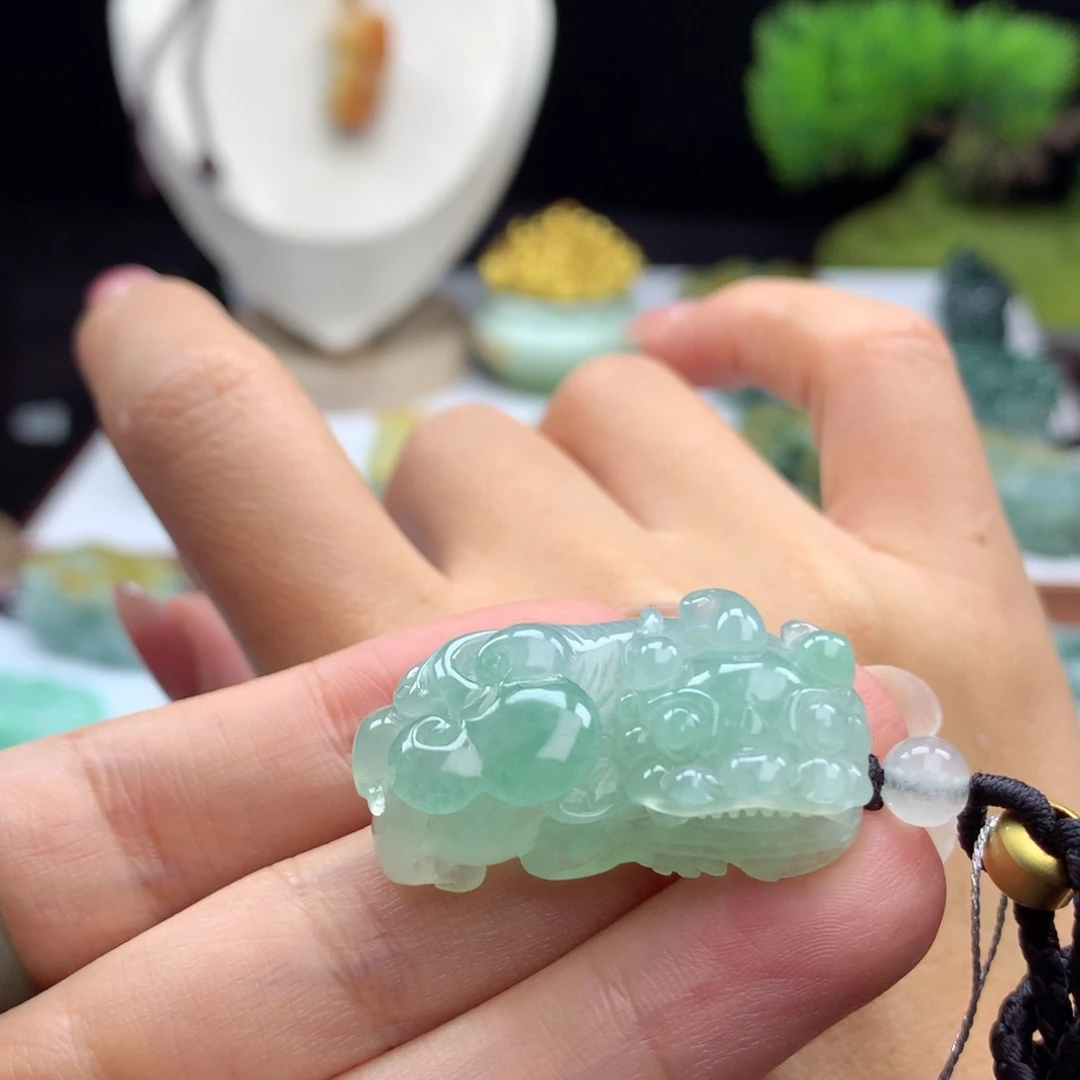 翡翠未镶嵌颈饰A13 冰果绿翡翠貔貅