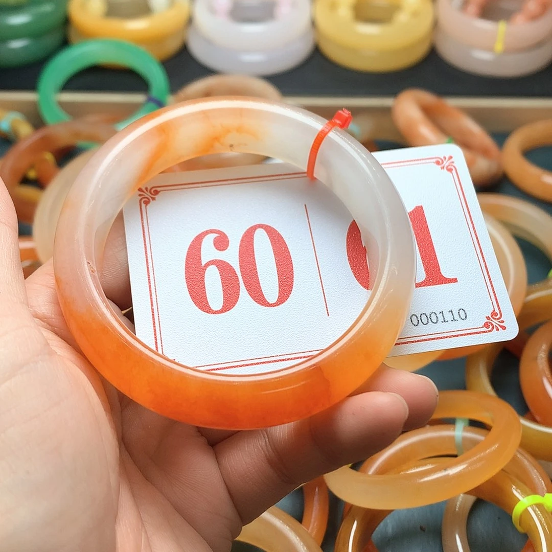 未镶嵌石英质玉（黄龙玉）手镯