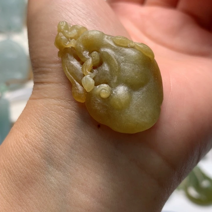 定制翡翠未镶嵌如意