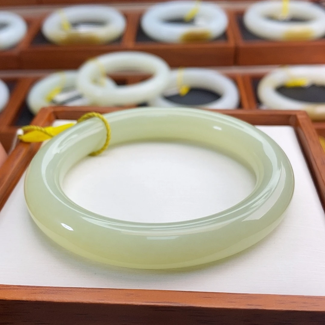 和田玉（黄玉）手镯未镶嵌米*