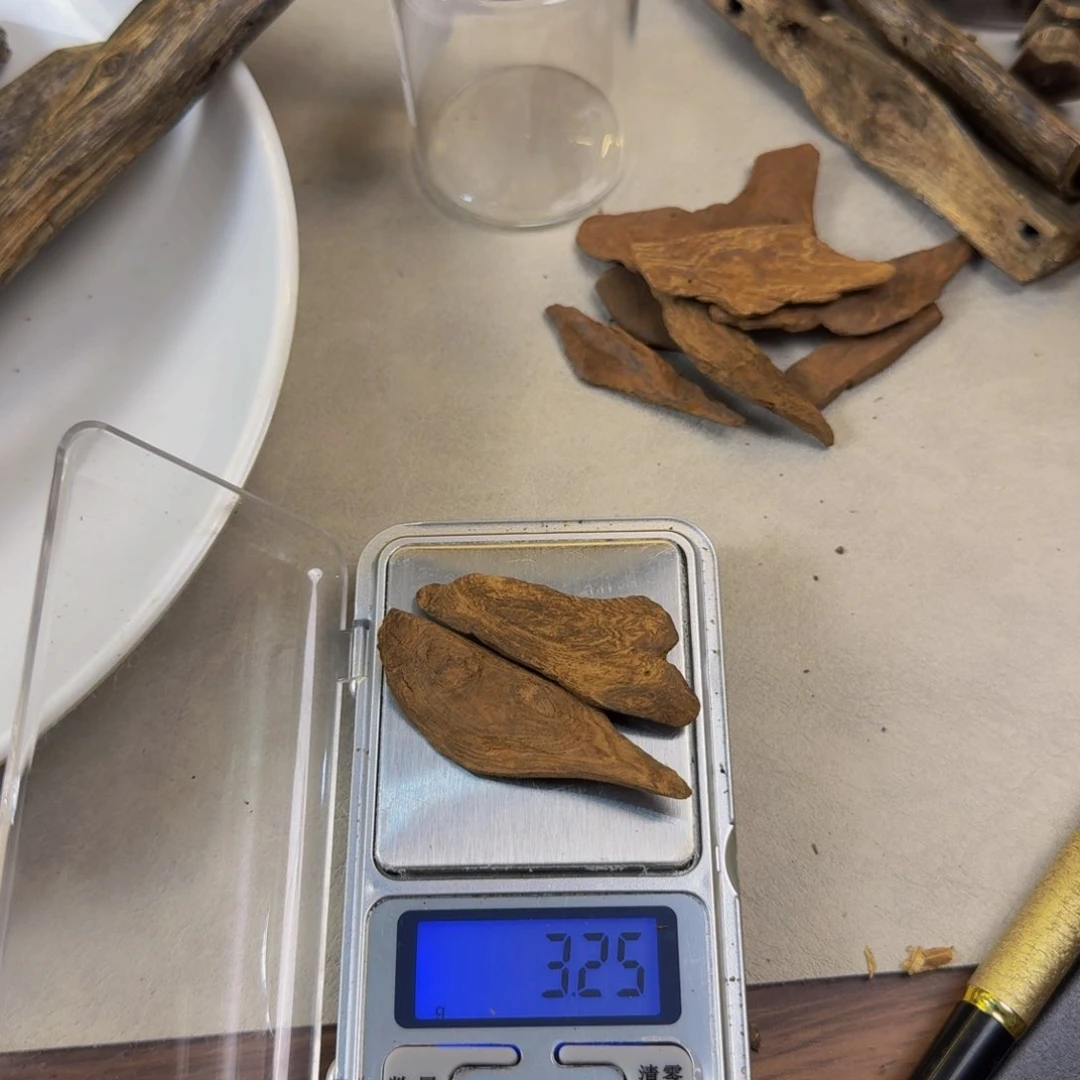 沉香沉香碎屑福**禧斯里兰卡红土3.25克