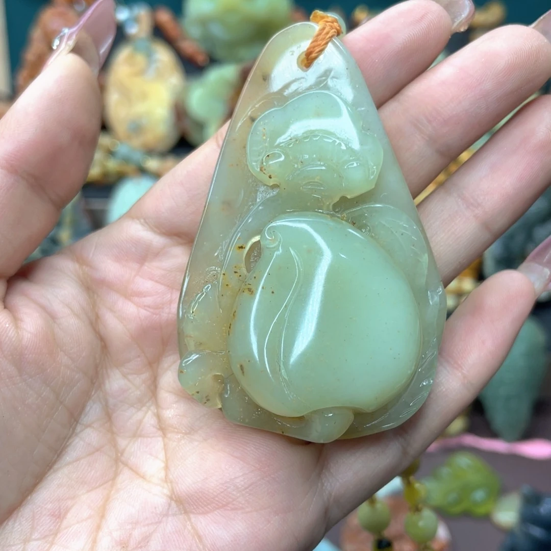 蛇纹石玉颈饰未镶嵌