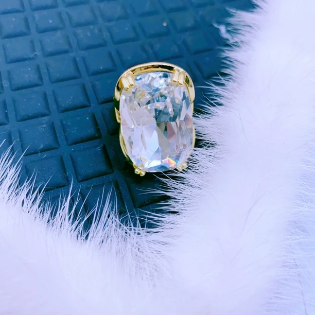 合金玻璃胸针 jing koz uzukimiz 可以调节大小 白色 白色