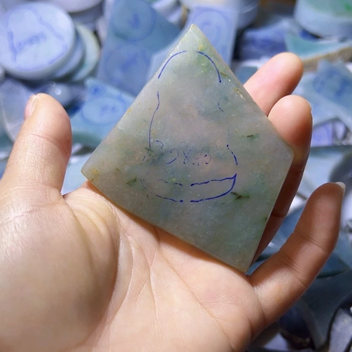 颈饰未镶嵌翡翠翡翠片料