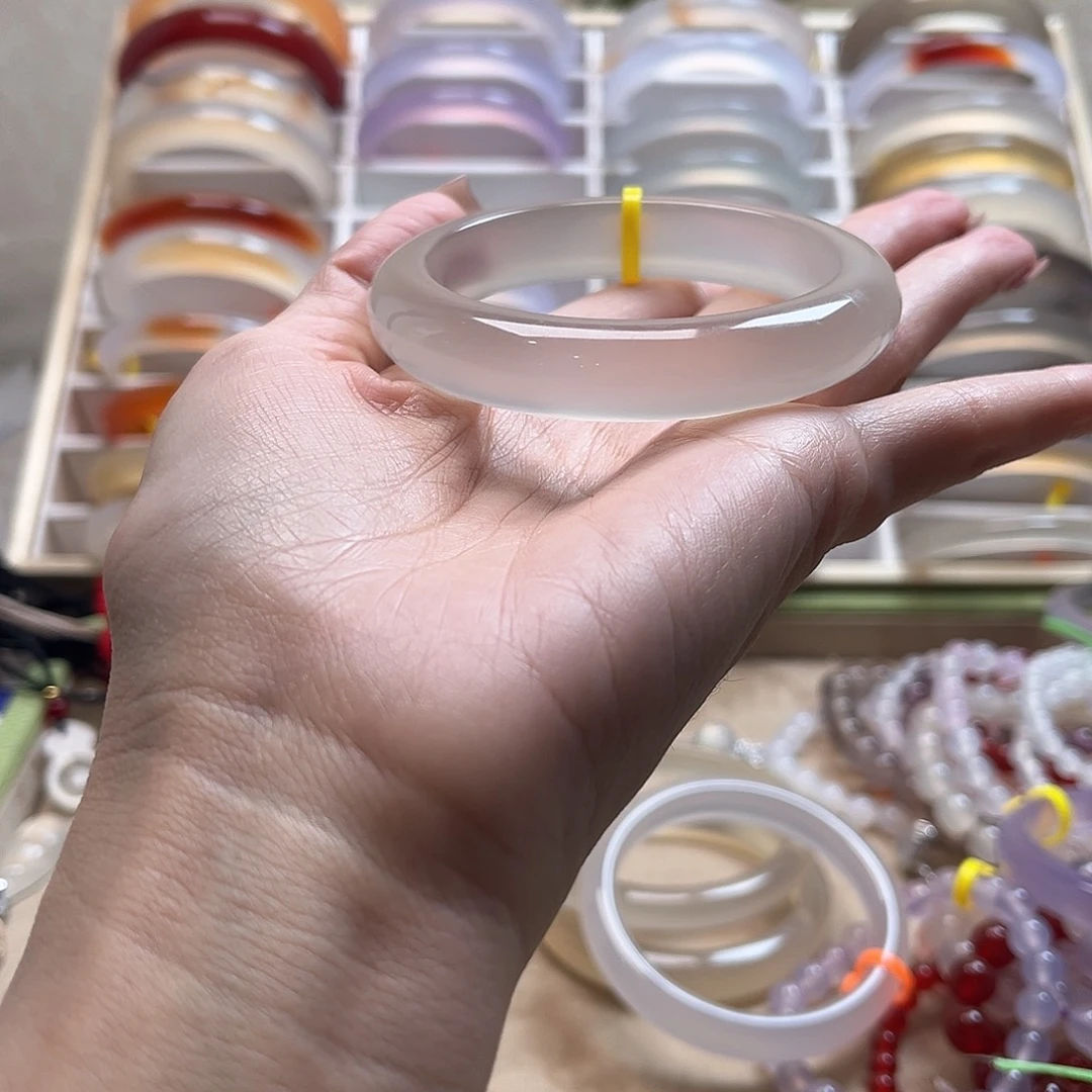 睡***_玛瑙/玉髓未镶嵌手镯