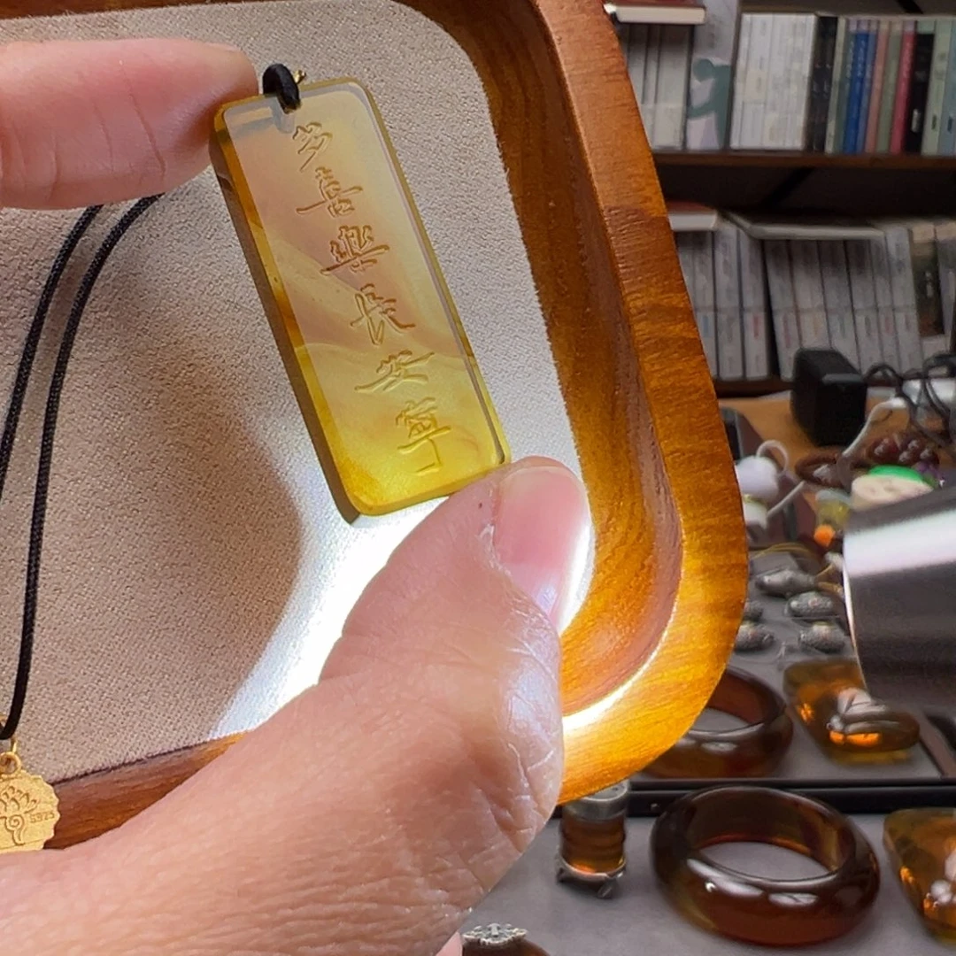 琥珀颈饰未镶嵌多喜乐