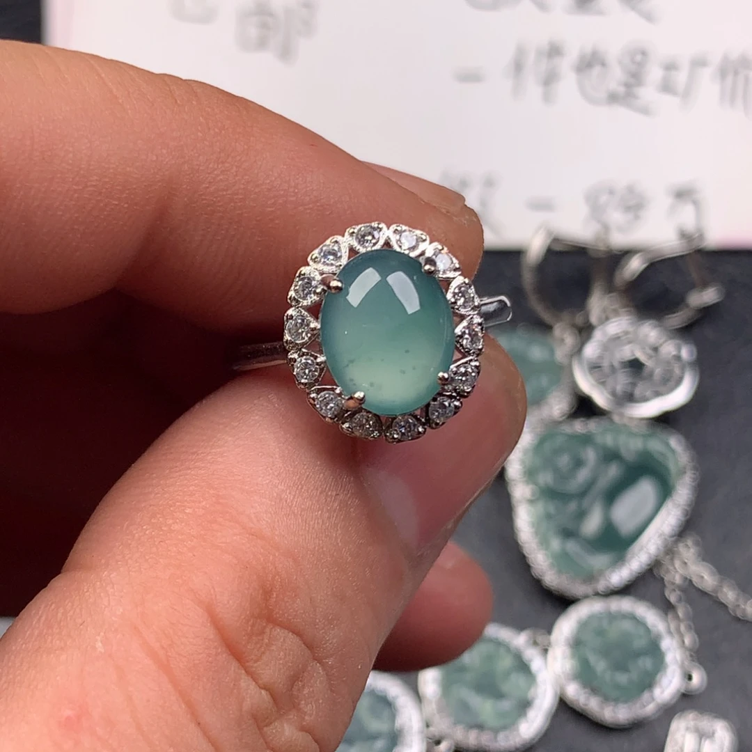 翡翠未镶嵌颈饰戒指