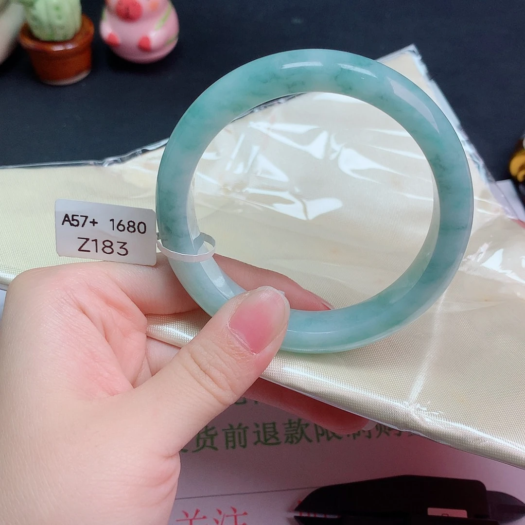 翡翠手镯未镶嵌翡翠手镯