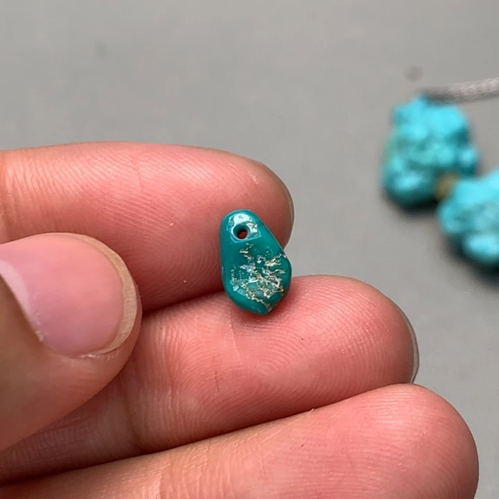 绿松石未镶嵌颈饰