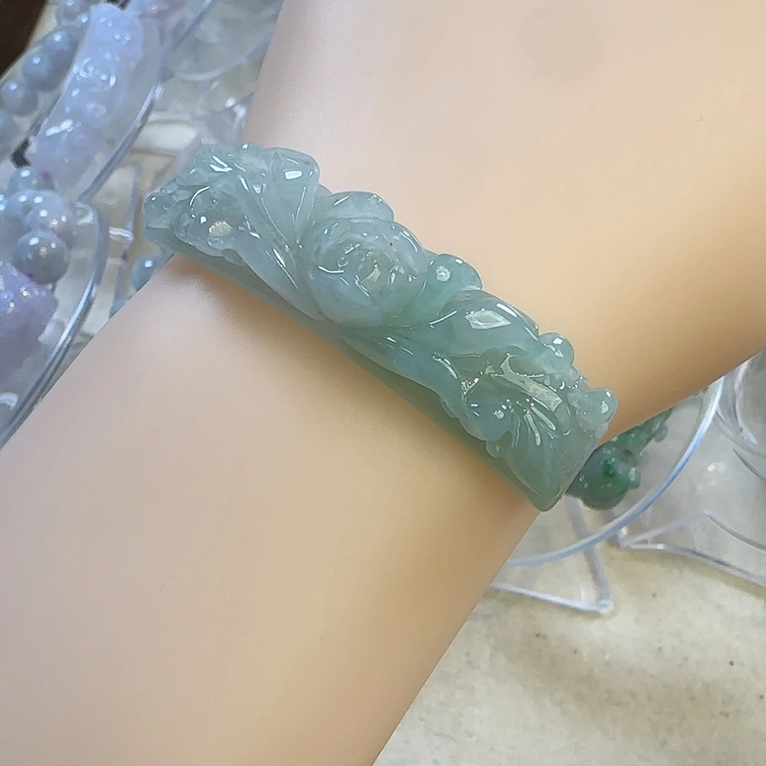 尘***若翡翠未镶嵌颈饰手牌